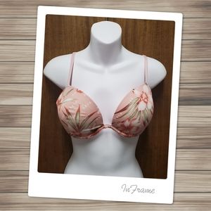 V.S. NWOT Wear Everywhere Super Push Up Bra